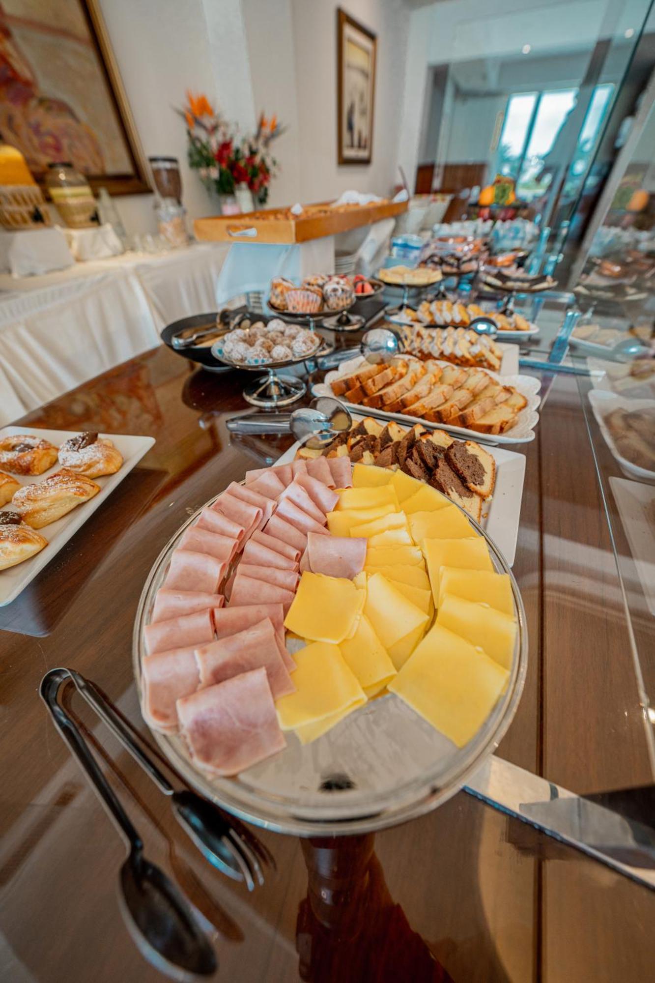 Hotel Iruna Mar del Plata Kültér fotó